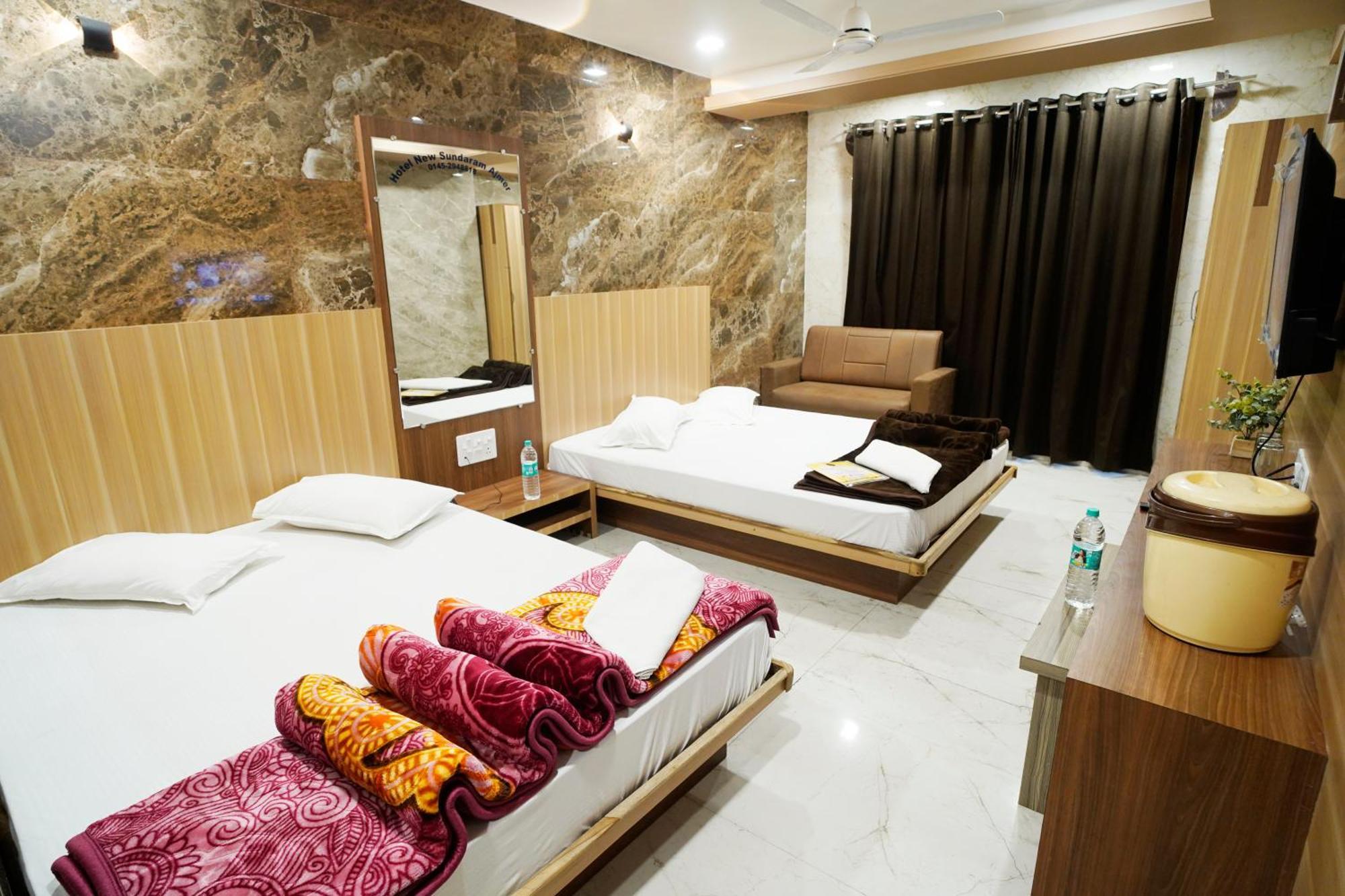 Hotel New Sundaram 150 Mtrs From Dargah Ajmer Ngoại thất bức ảnh
