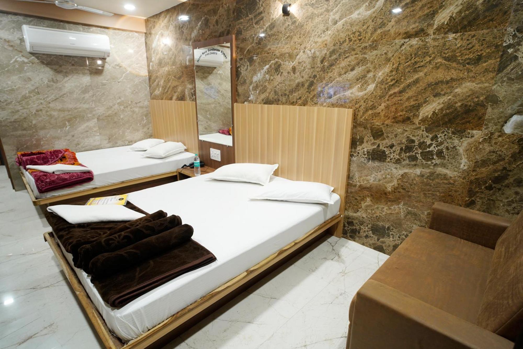 Hotel New Sundaram 150 Mtrs From Dargah Ajmer Ngoại thất bức ảnh